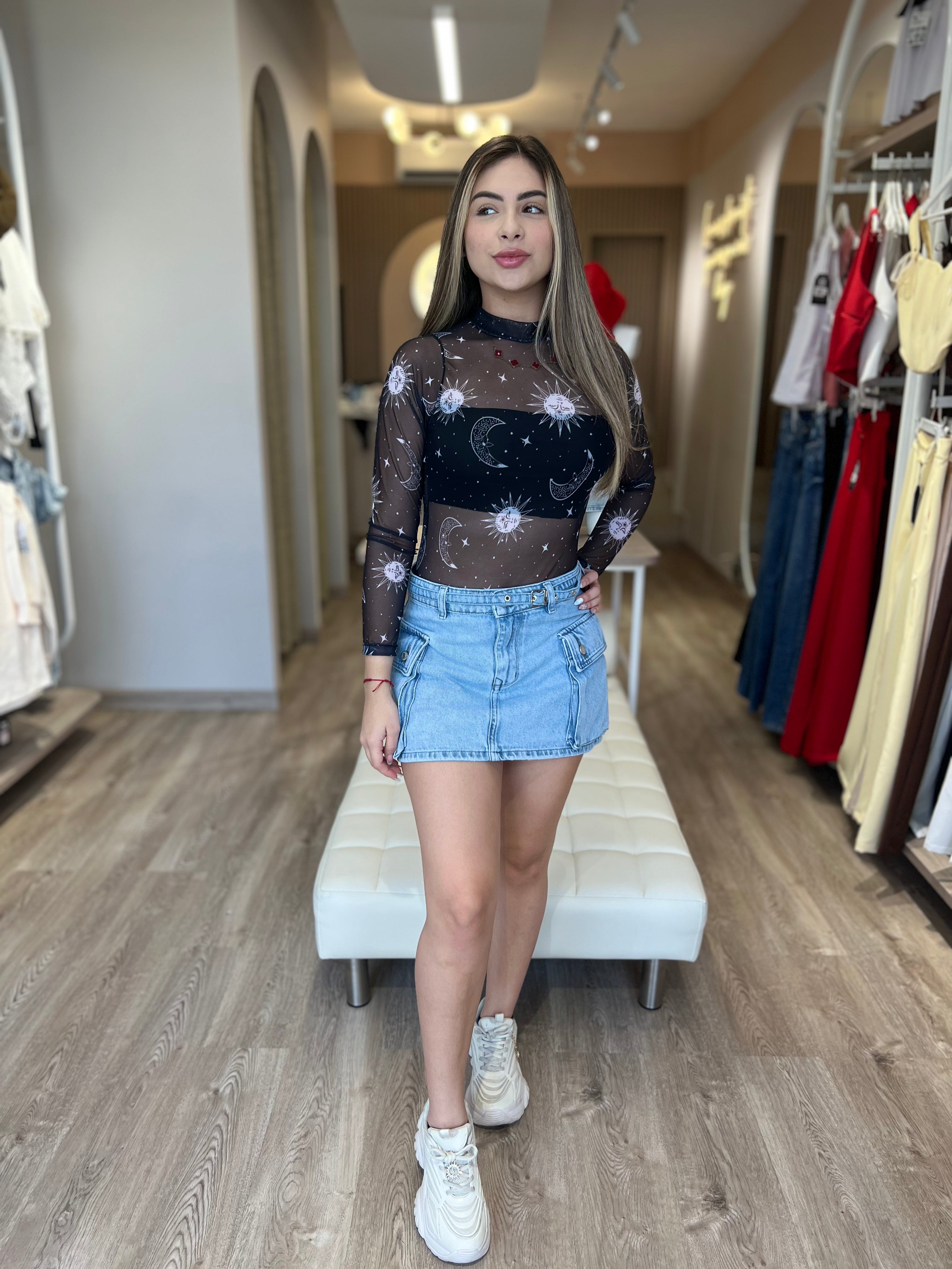 Sheer Black Top & Falda Denim