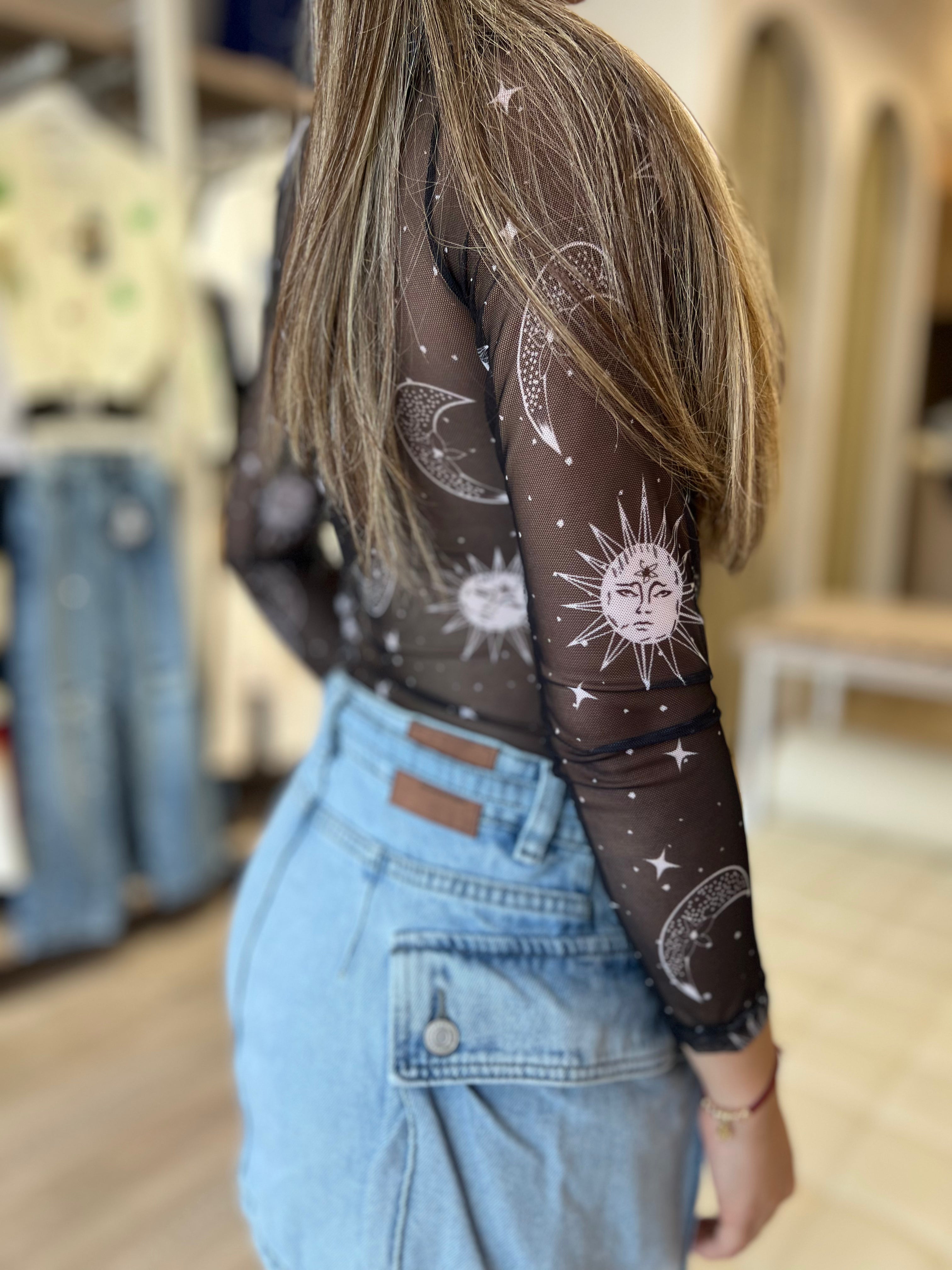 Sheer Black Top & Falda Denim