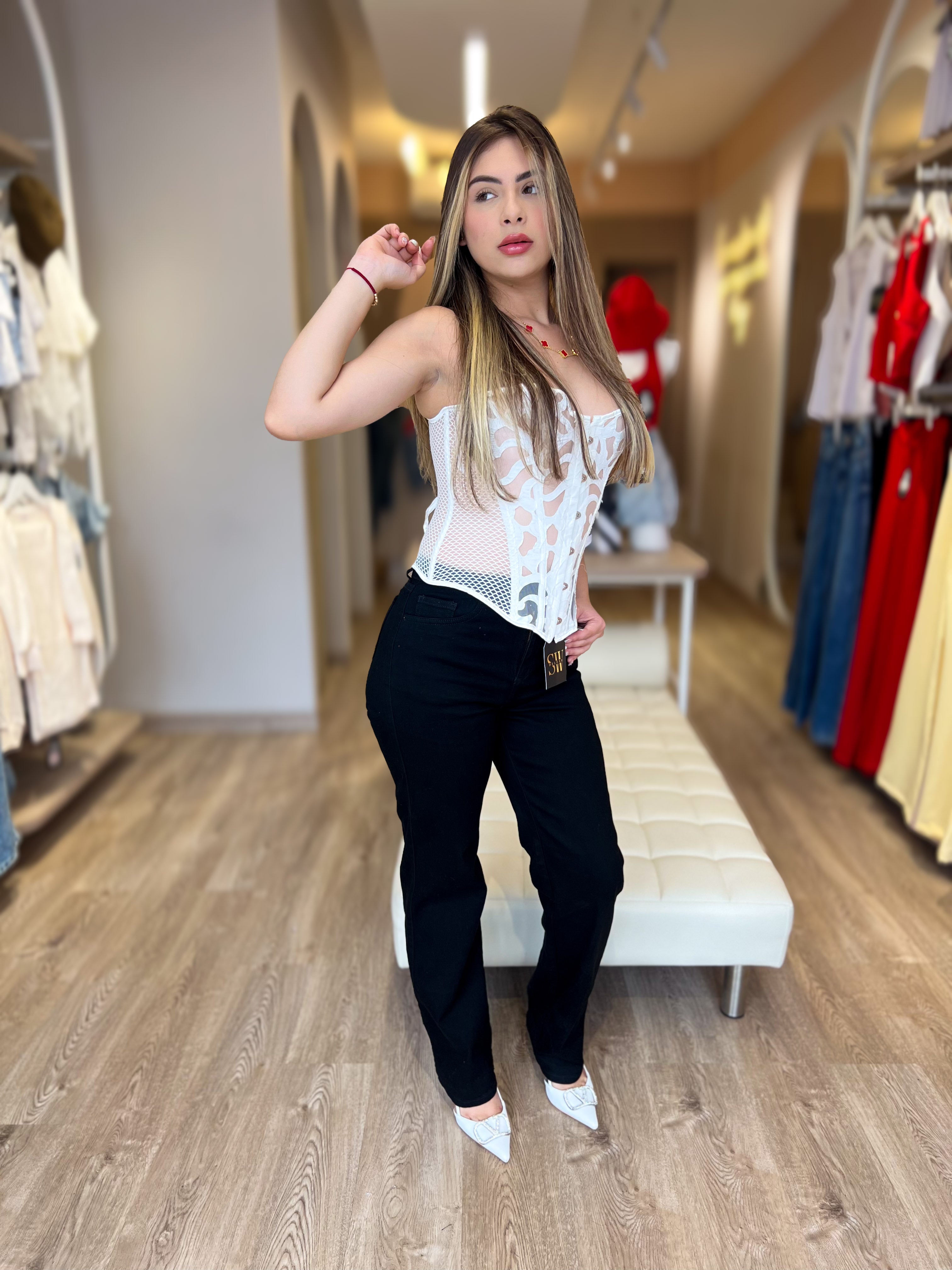 Corset Blanco & Pantalón Negro Elegante