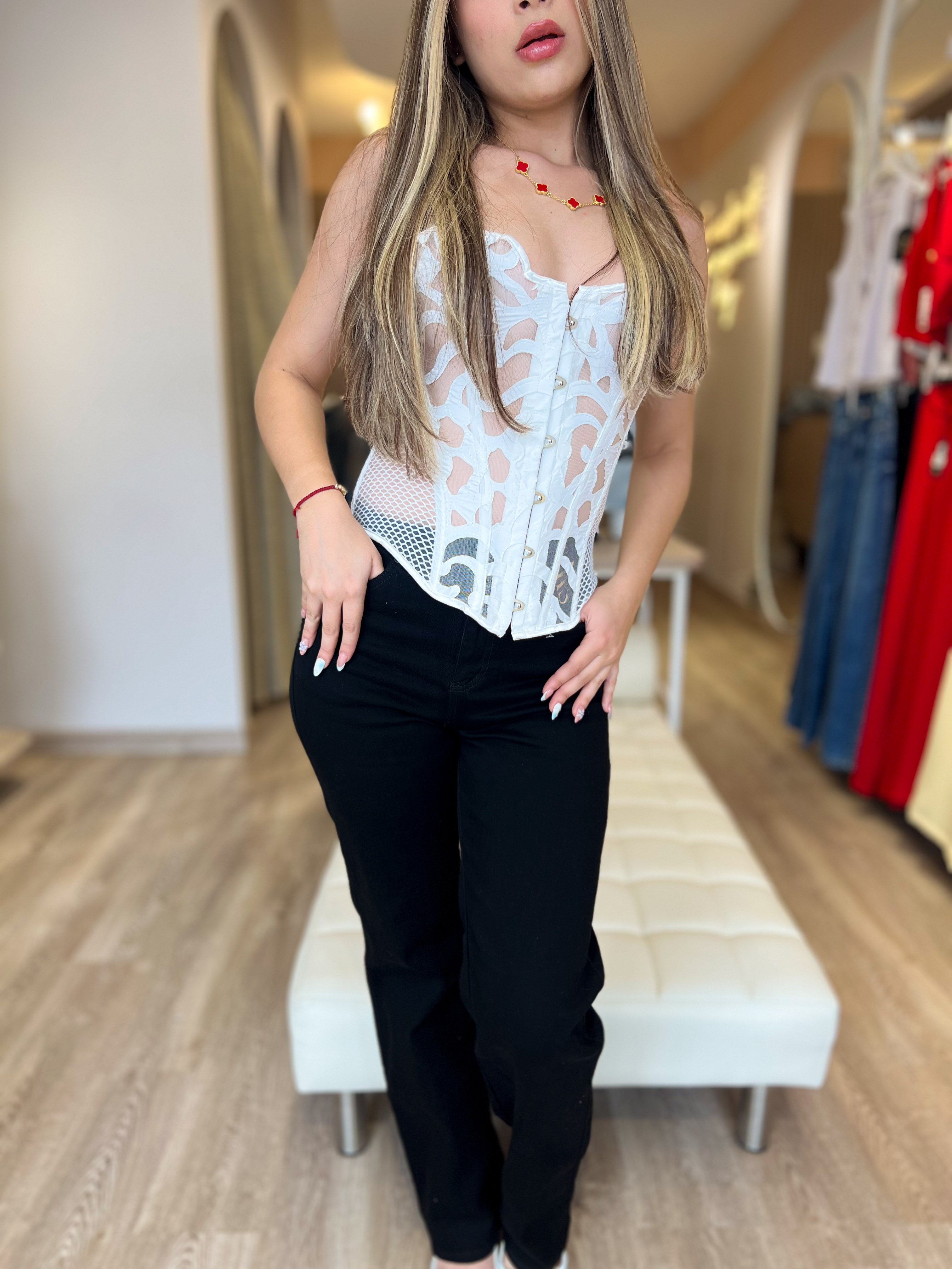 Corset Blanco & Pantalón Negro Elegante