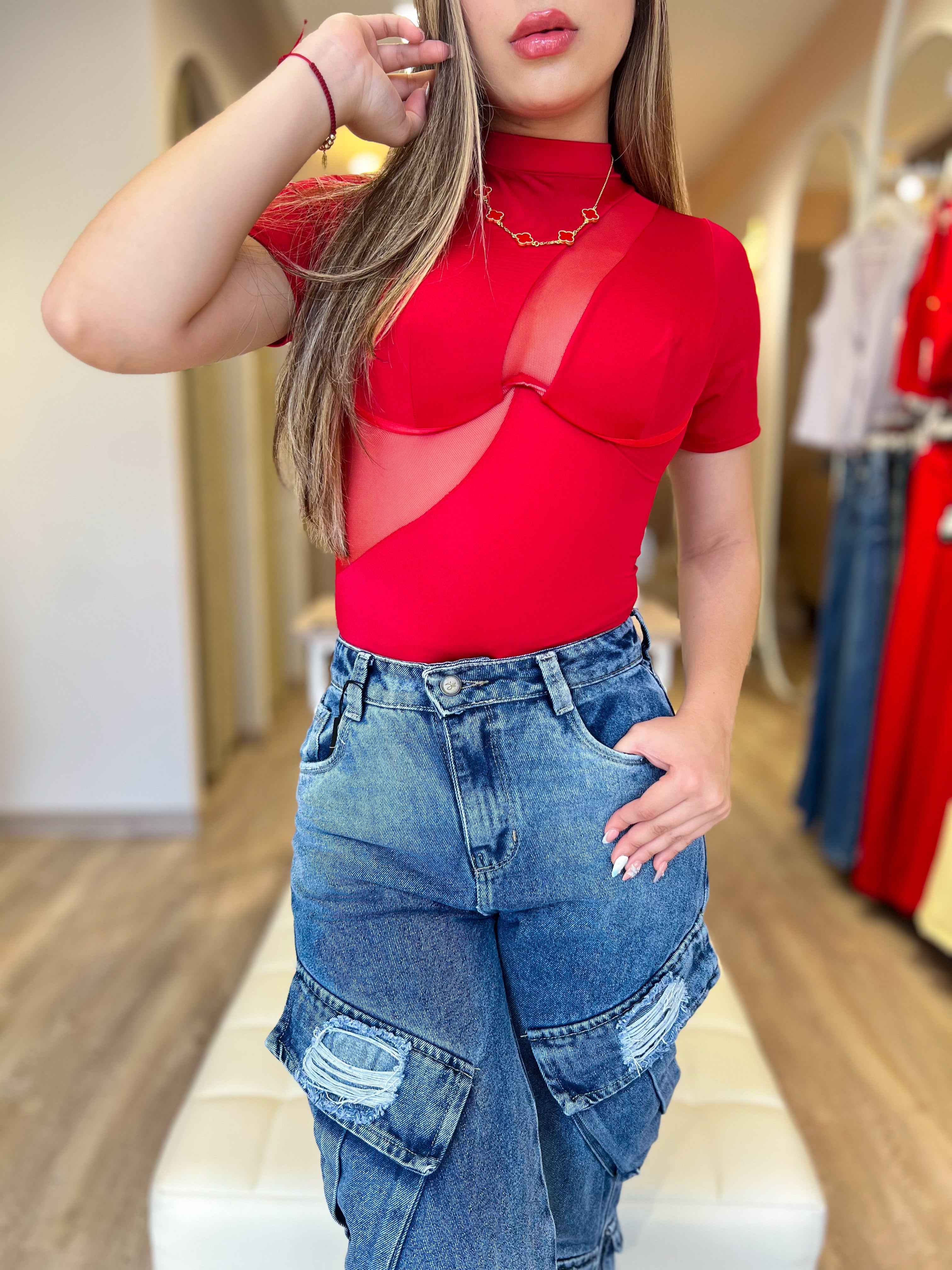 Body Rojo Sensual & Cargo Denim